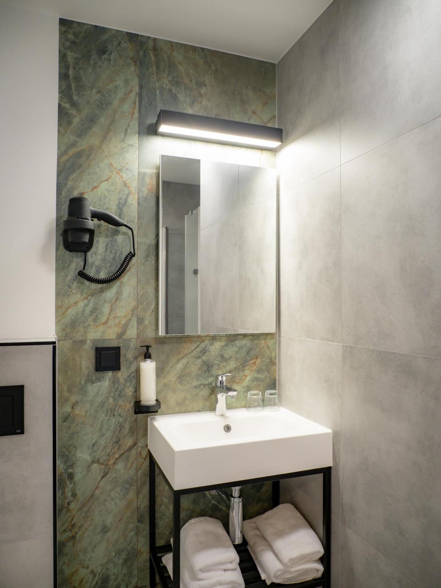 B&B Hotel Leszno Лешно Экстерьер фото